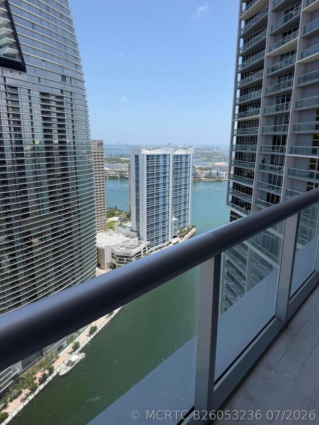 Foto del edificio - 475 Brickell Ave