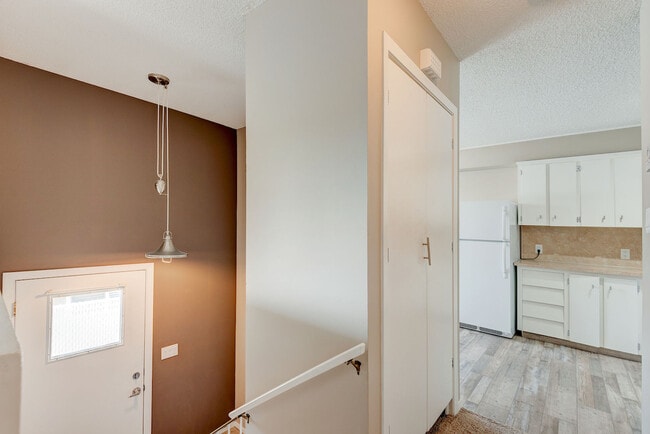 Building Photo - 2116-2123 23 Ave SW
