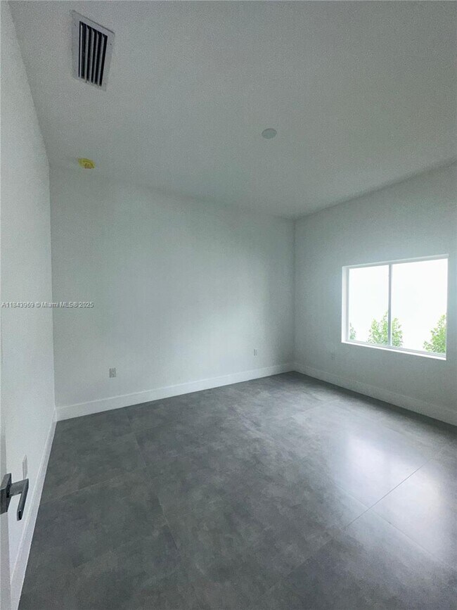 Foto del edificio - 2423 NW 23rd Ln