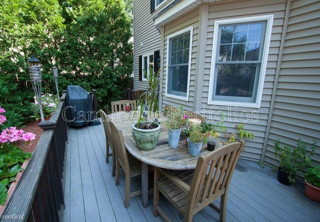 Foto del edificio - 3 br, 2.5 bath Townhome - 100 Howard St