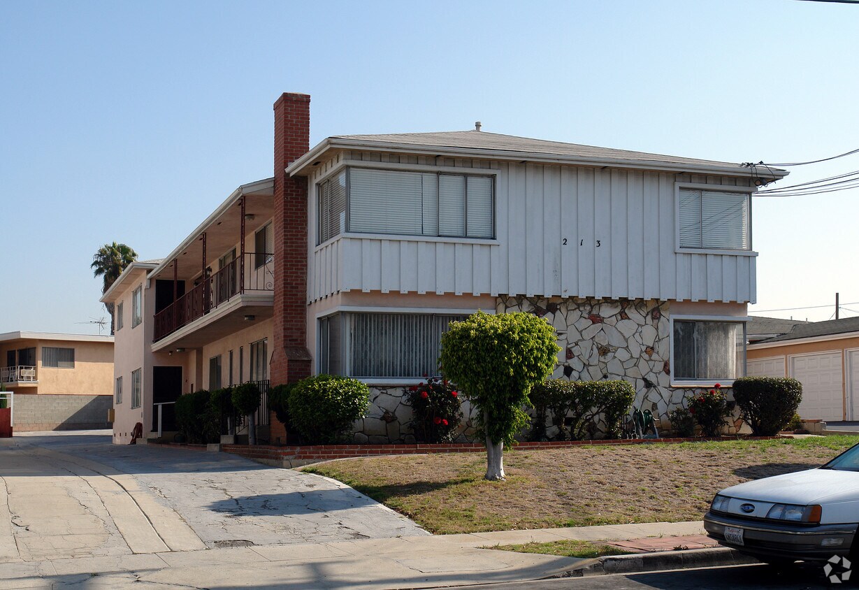 Building Photo - 213 E Ivy Ave