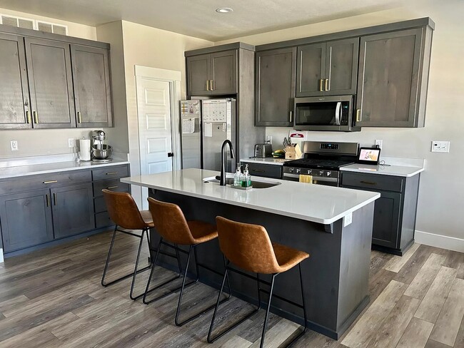 Building Photo - 2913 Sunburst Dr
