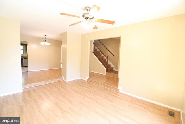 Foto del edificio - 130 Deer Park Ln