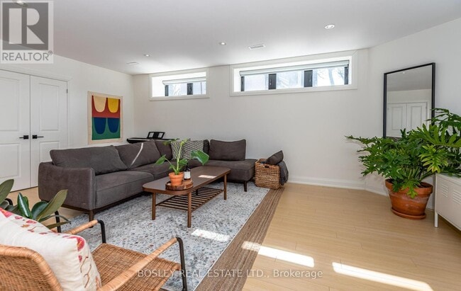 Building Photo - 69 Greensides Ave