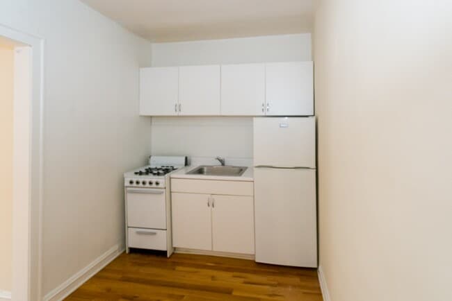 Foto del edificio - 545 W Wellington Ave