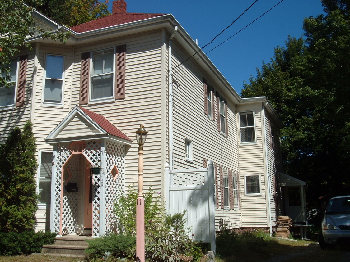 Foto del edificio - 11 Maple Ave