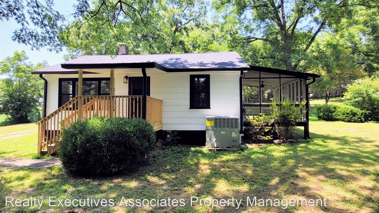 Foto principal - 3 br, 1.5 bath House - 612 Short Street