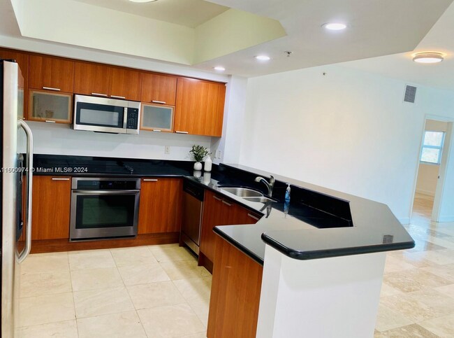 Foto del edificio - 14951 Royal Oaks Ln