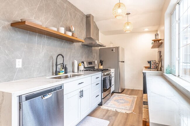 Building Photo - 142 Bell St