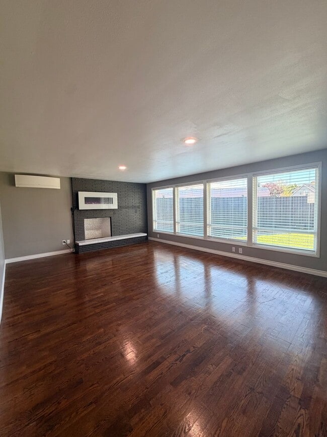 Building Photo - 4-Bedroom 4-Bathroom home with attached Studio apartment