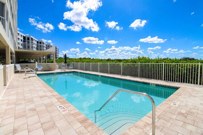 Building Photo - ** BREATHTAKING 2 BED/2 BATH WATERFRONT CONDO ** SEASONAL ** HICKORY BAY WEST - BONITA SPRINGS, F...