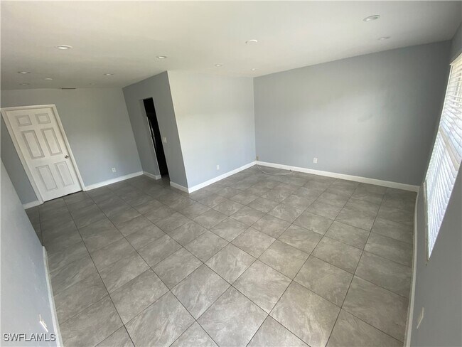 Foto del edificio - 4202 Pine Drop Ln