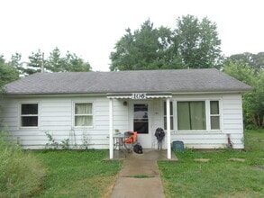 Building Photo - 106 W Vine St