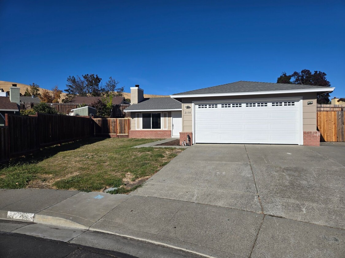 Primary Photo - Newly Updated 3 Bedroom, 1.5 Bathroom on C...