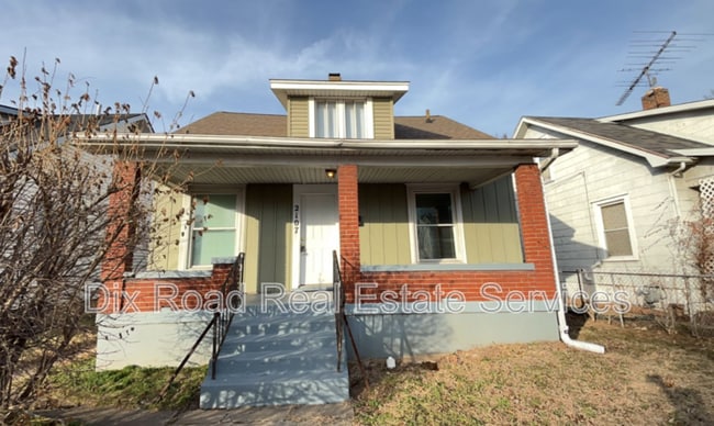 Photo - 2107 Queen Ave House