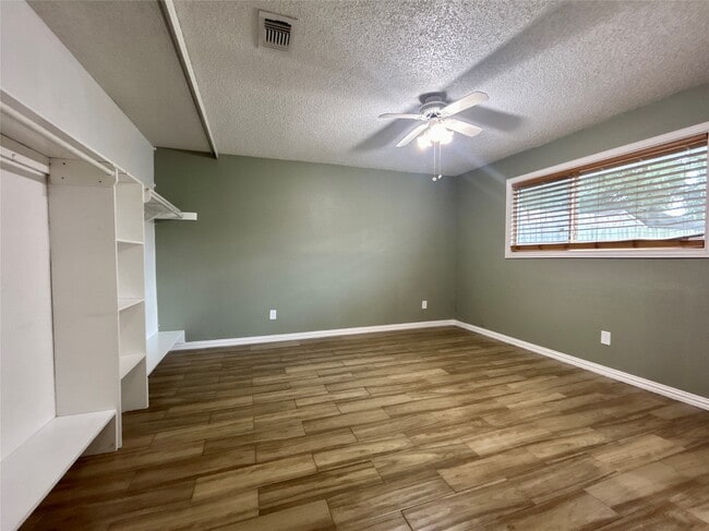 Building Photo - 23211 Prairie Bird Dr