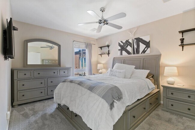 Building Photo - 1125 West Newport Avenue Apt ##M, Chicago,...