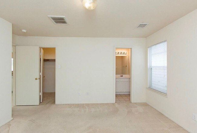 Building Photo - 11739 Chanteloup Dr