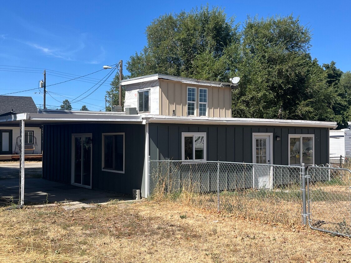 Primary Photo - 6716 N Crestline St