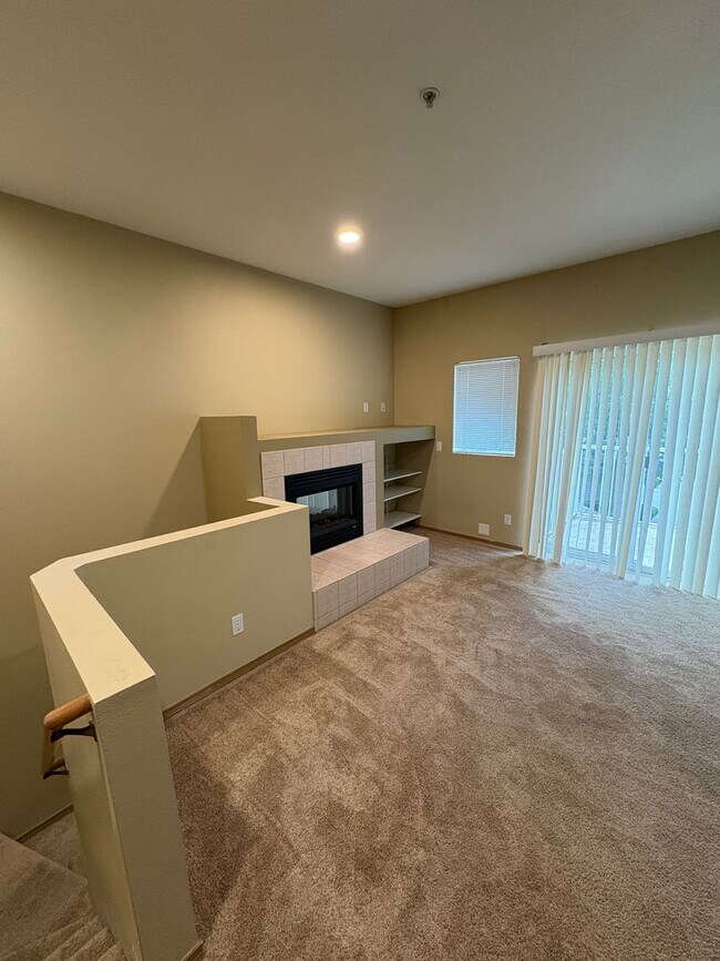 Foto del edificio - Bright and Sunny 2-bed 1-bath condo Kent!