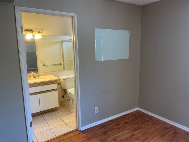 Foto del edificio - 4329 Dixie Canyon Ave