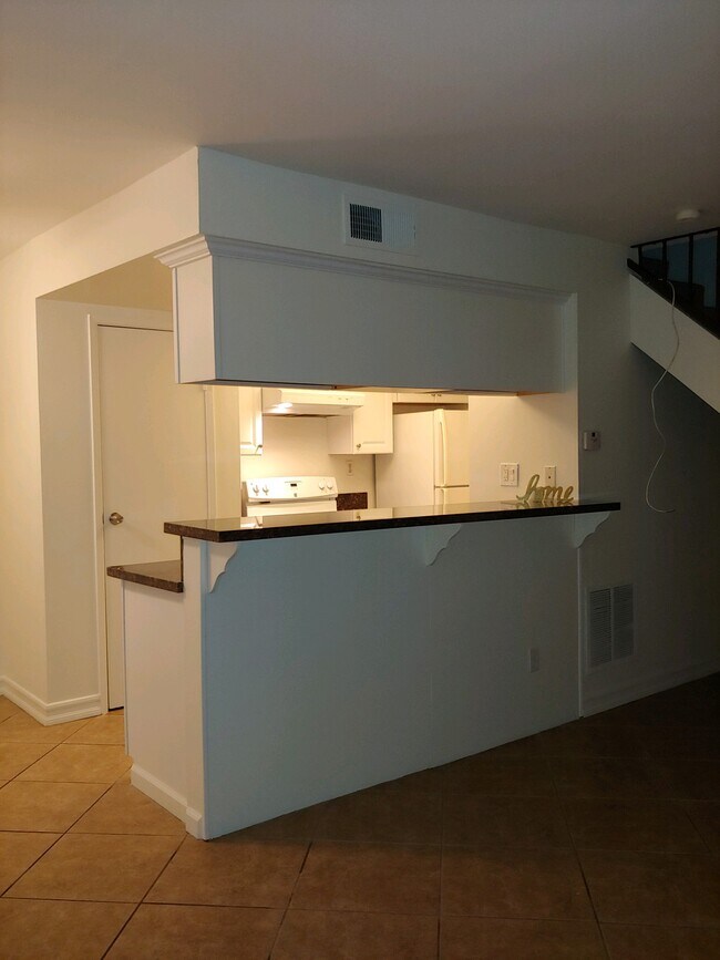 Nook - 2919 N White Ave