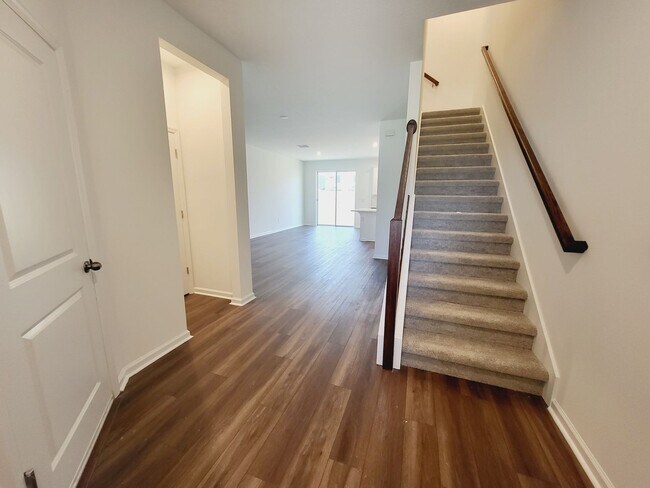 Building Photo - 3 Bedroom 2.5 Bathroom TOWNHOUSE NEAR DISNEY!