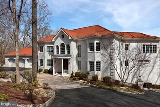 Building Photo - 429 Wendover Dr