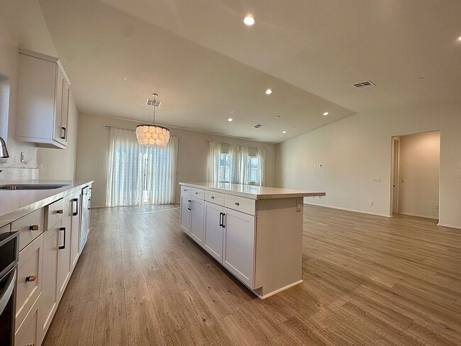 Building Photo - AVAILABLE NOW!! 4 Bedroom 3 Bathroom Home ...