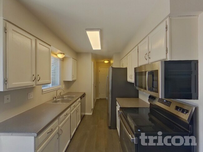 Foto del edificio - 4868 Irving Dr