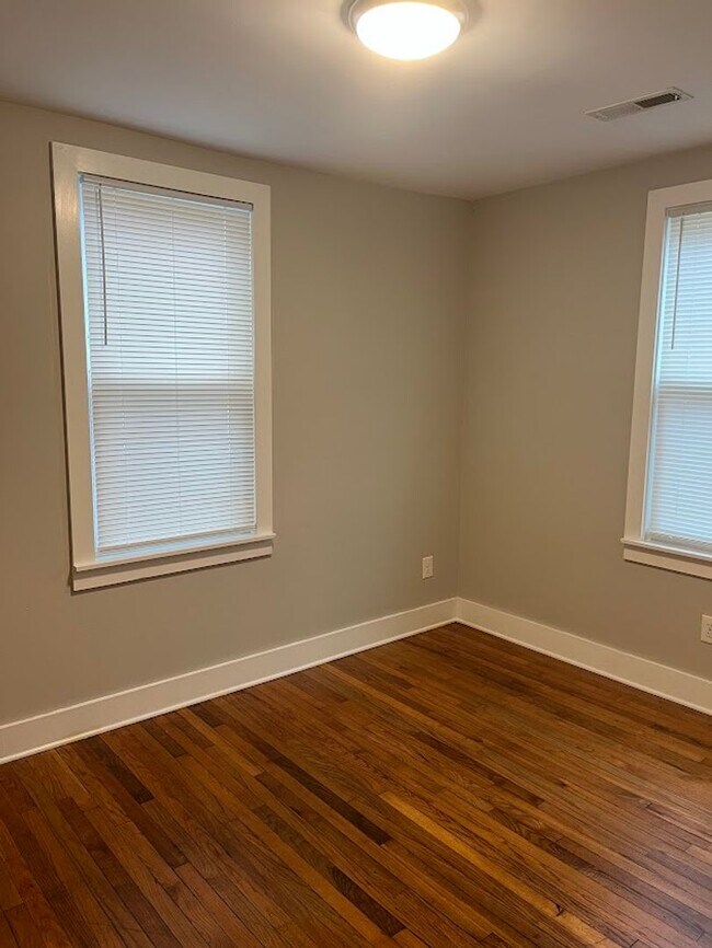 Foto del edificio - Available now. Great, FRESHLY UPDATED 3 BR/2 BA in North Charleston!