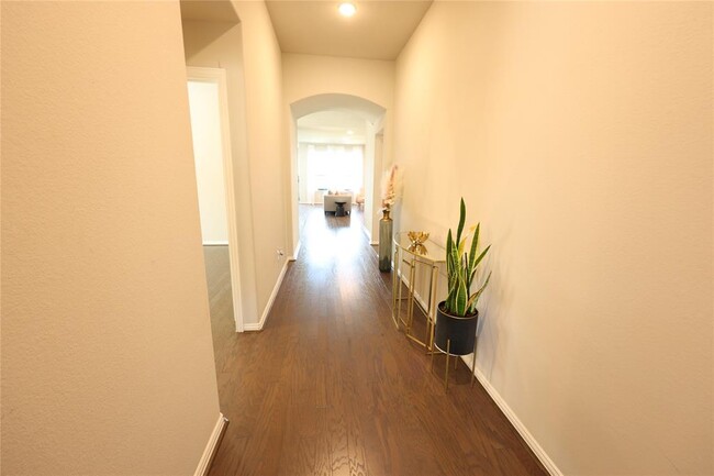 Foto del edificio - 2334 Falcon Brook Dr