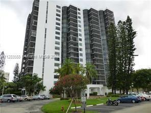 Primary Photo - 20100 W Country Club Dr
