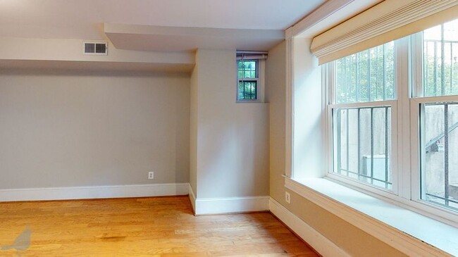 Building Photo - 2032 16th St NW