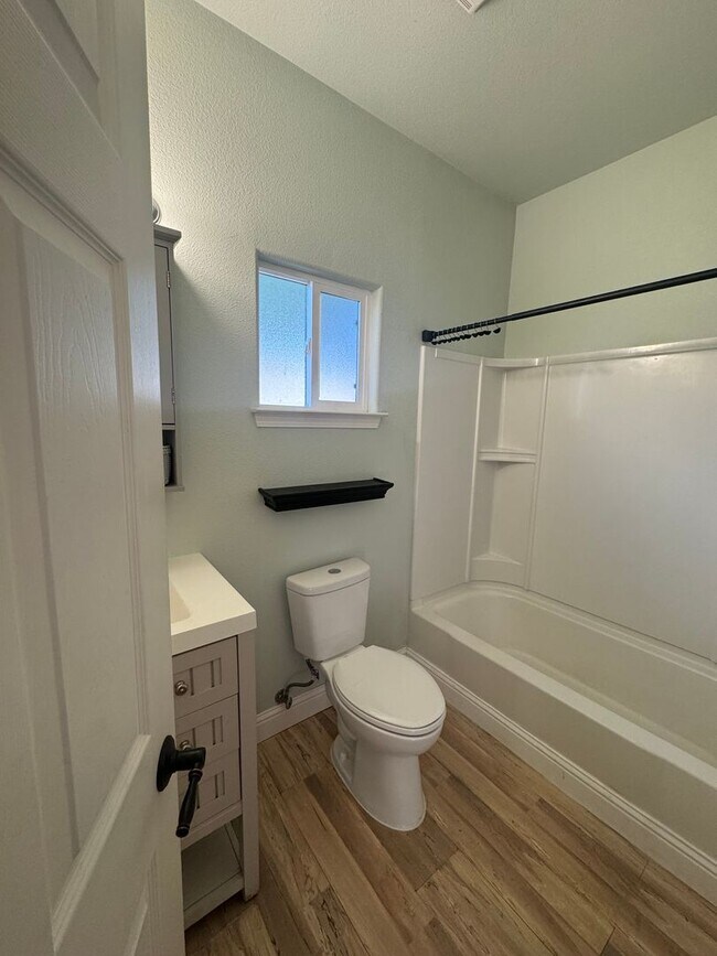 Foto del edificio - STUDIO AVAILABLE NOW - UTILITIES INCLUDED