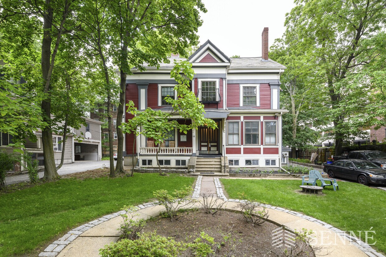 Primary Photo - 10 Trowbridge St