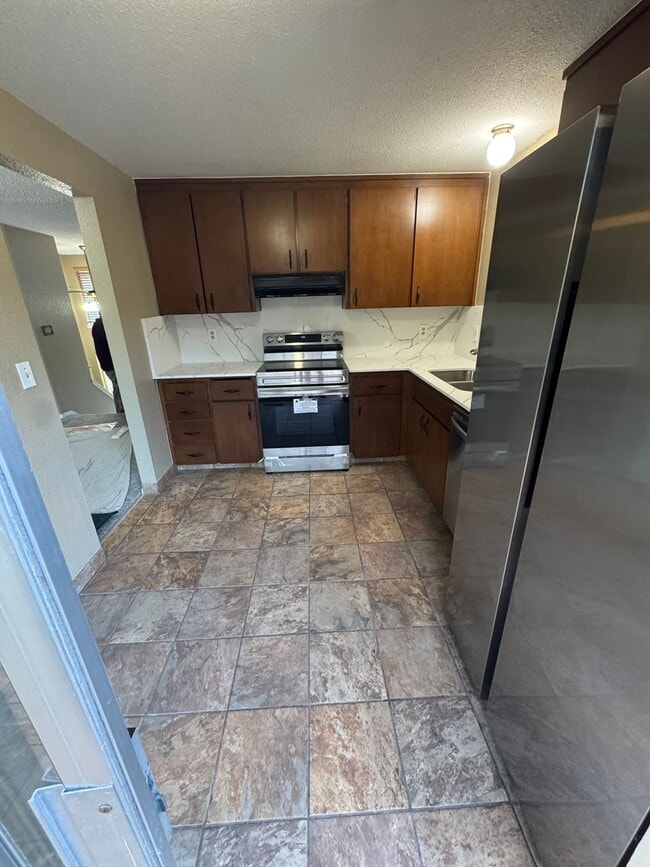 Foto del edificio - Spacious Covington Home with all New Appliances, Fresh Paint and Large Fenced Yard!