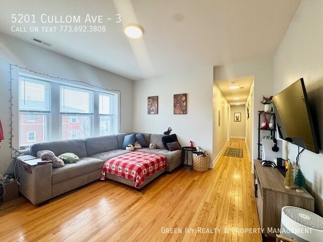 Building Photo - 5201 W Cullom Ave