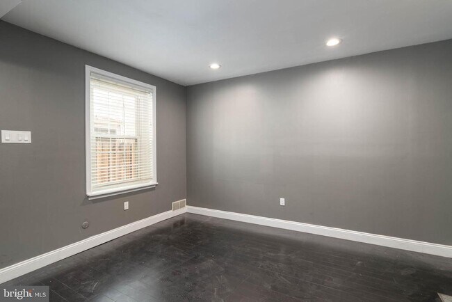 Foto del edificio - 1025 N Lawrence St