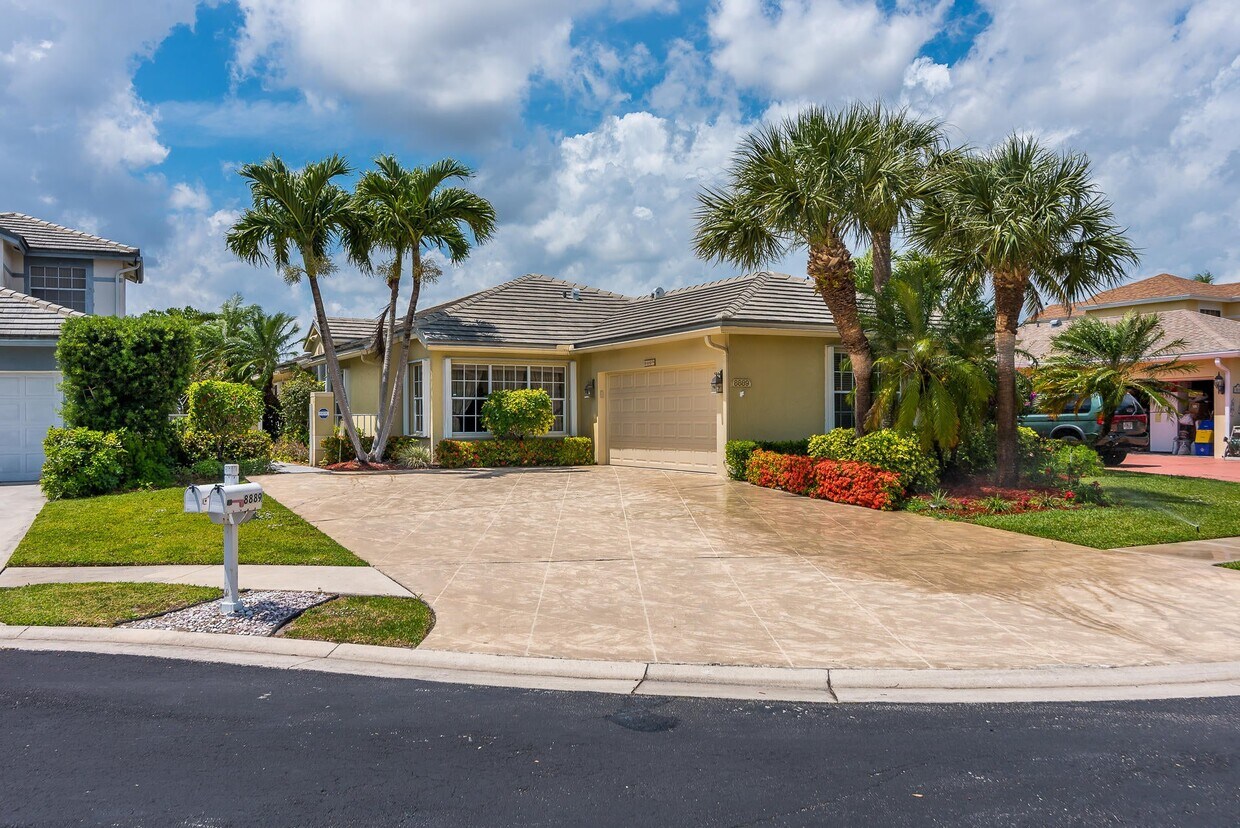 Foto principal - 8889 Odell Dr