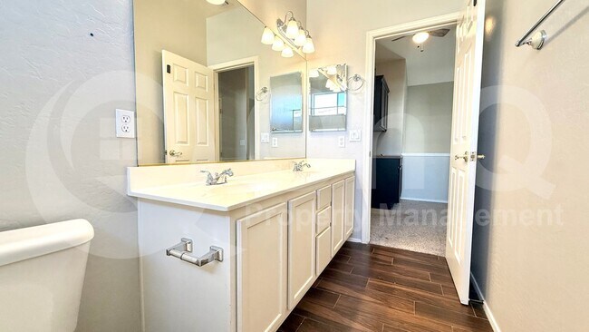 Foto del edificio - 15620 N 14th Dr