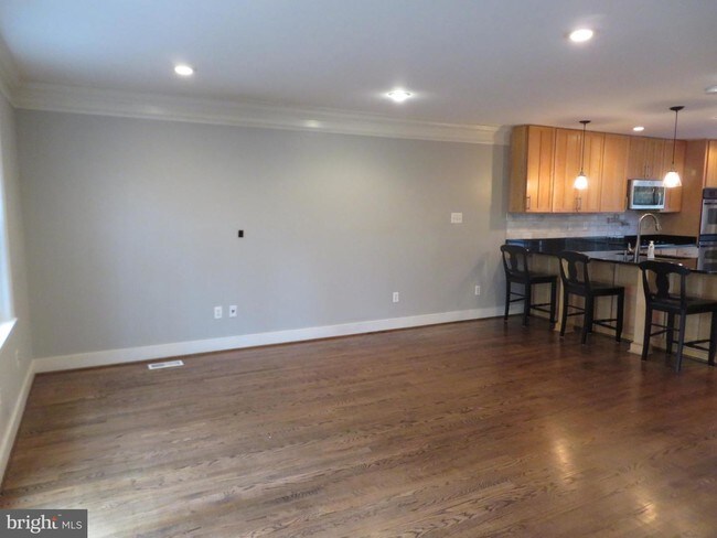 Foto del edificio - 2063 S Glebe Rd