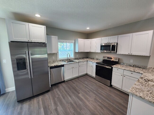 Foto del edificio - Brand New 2 Story Edgewater Duplex