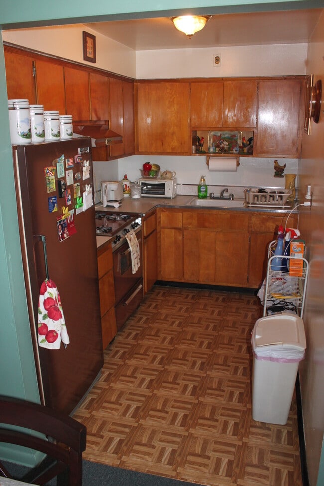 Kitchen - 42 Buffalo Ave