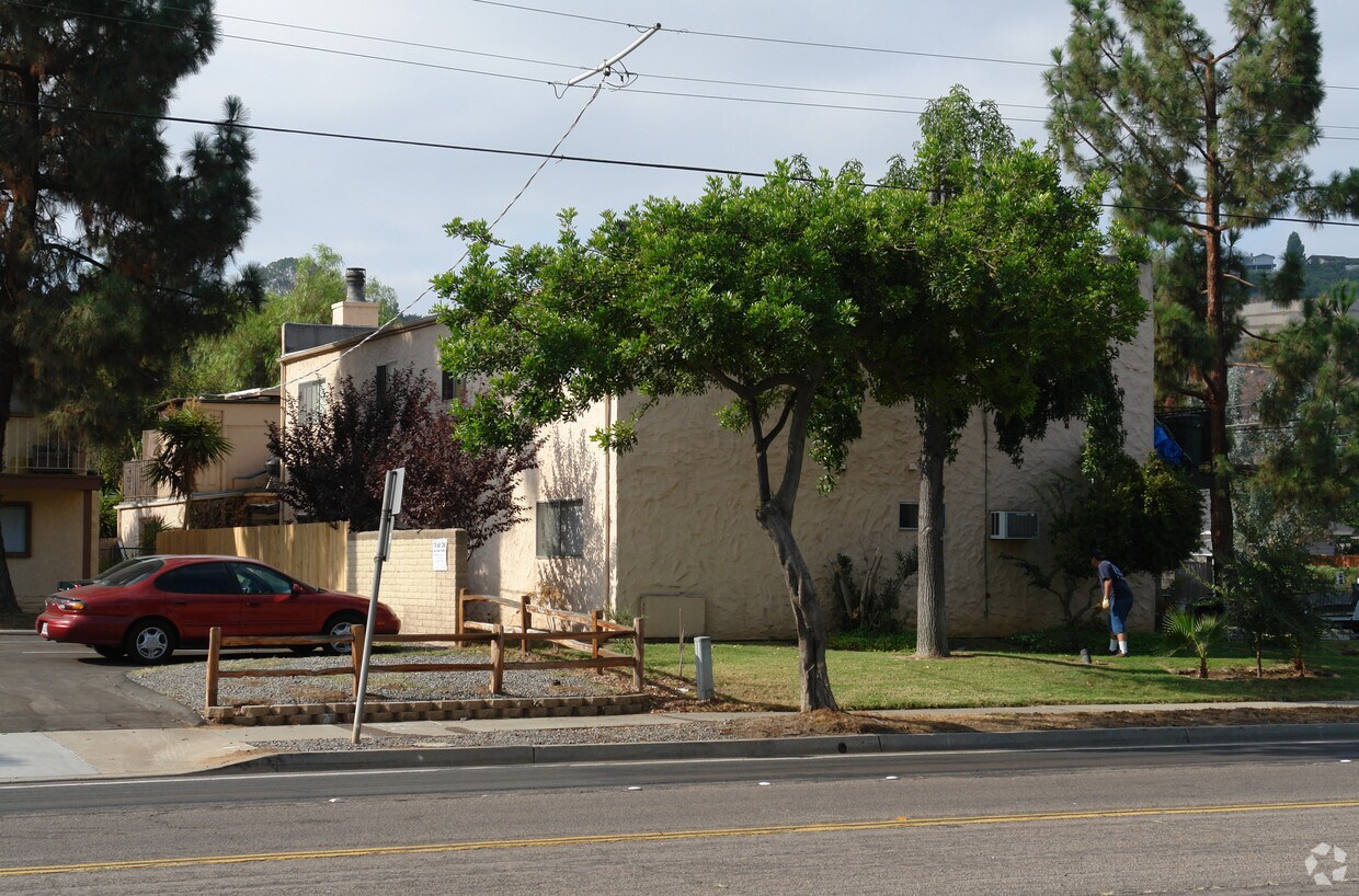 Foto del edificio - 1351 E Washington Ave