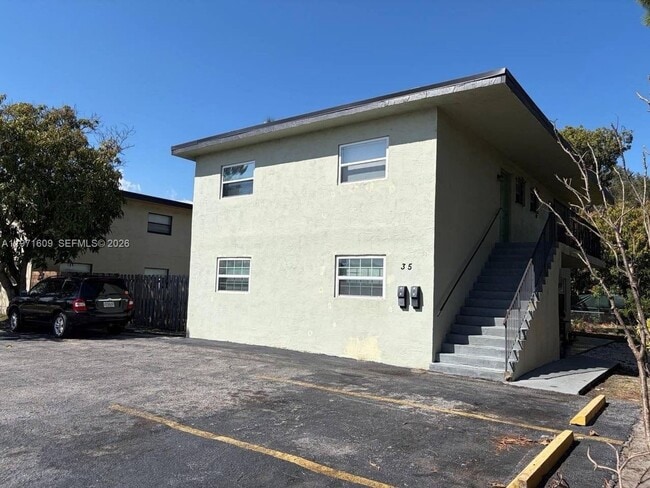 Building Photo - 35 NE 13th St