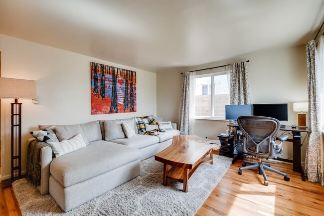 Photo - 216 S Irving St House