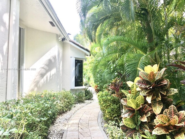 Building Photo - 2558 Bay Pointe Dr
