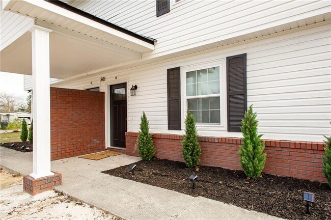 Building Photo - 301 Fireman St