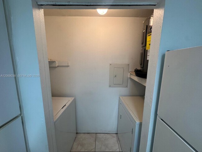 Foto del edificio - 8793 NW 39th St